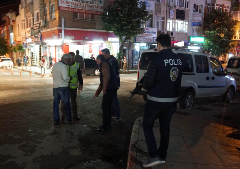 Edirne’de aranması olan 3 kişi yakalandı