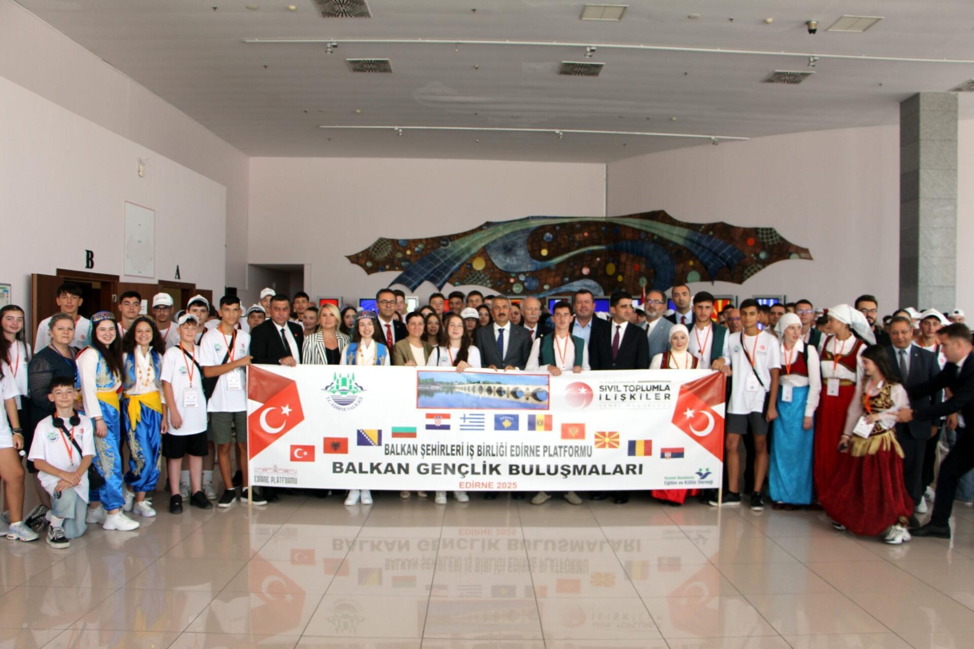 Edirne’de ‘Balkan Gençlik Buluşmaları’ başladı Edirne’de ‘Balkan Gençlik Buluşmaları’ başladı