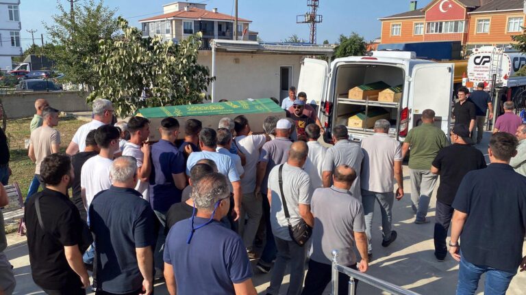 Kamyona çarpan otomobilin sürücüsü üniversiteli Hamdi Serdar toprağa verildi | Çorlu’da Haber