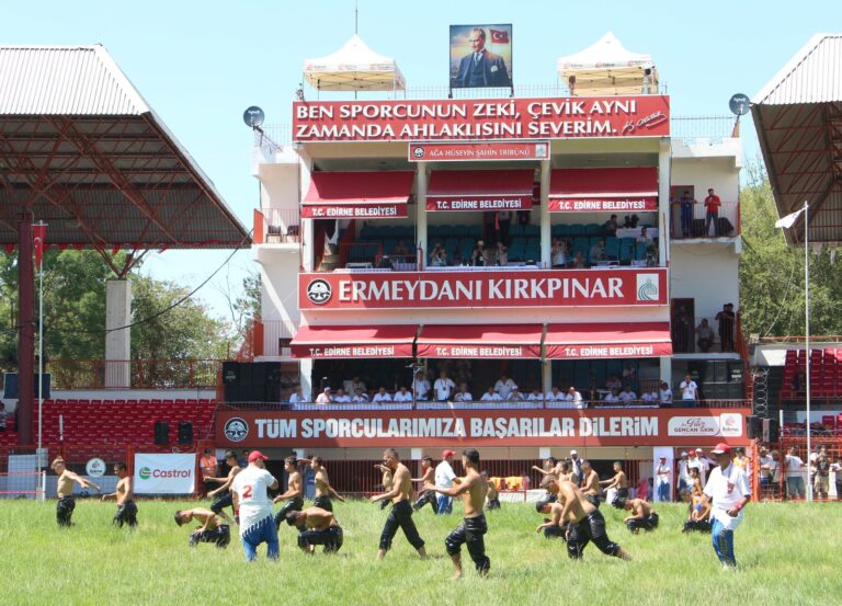Kırkpınar güreşleri, minik boy pehlivanların müsabakaları ile başladı