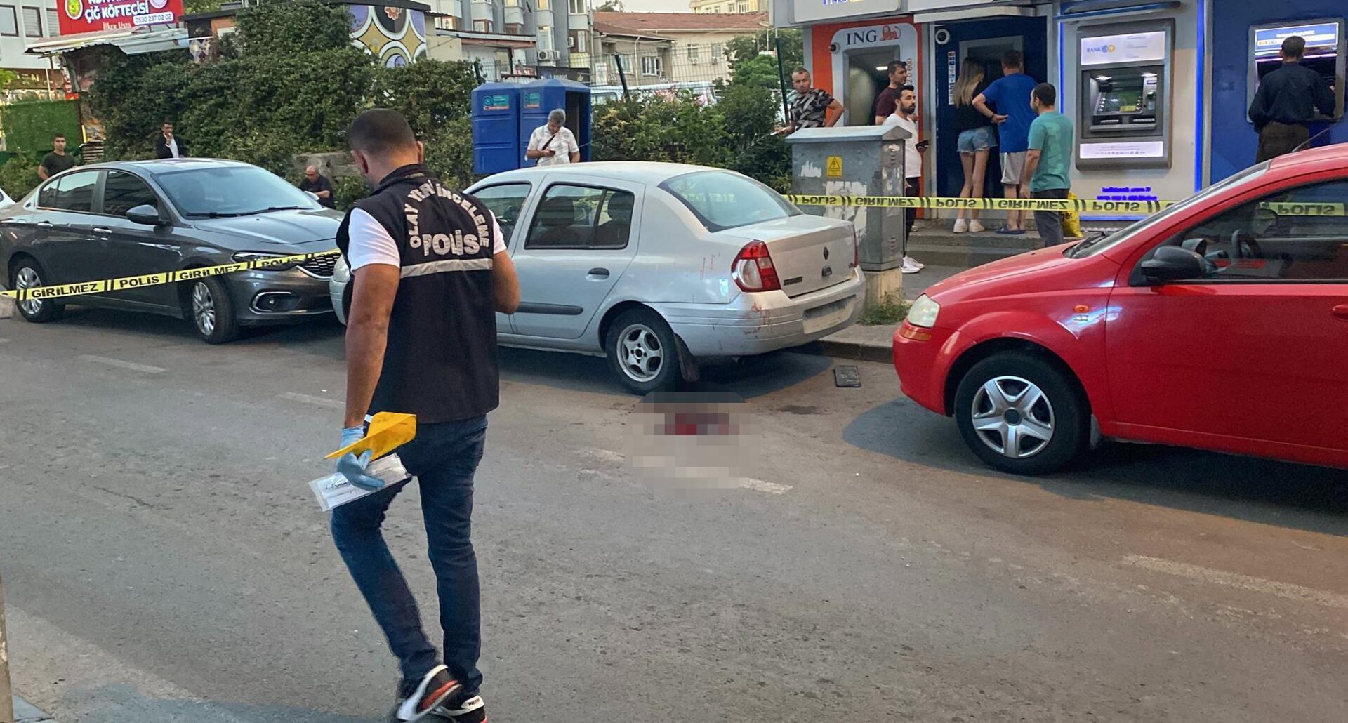 Para çekmek için gittiği ATM önünde, husumetlisinin satırlı saldırısında yaralandı | Çorlu’da Haber Para çekmek için gittiği ATM önünde, husumetlisinin satırlı saldırısında yaralandı | Çorlu’da Haber