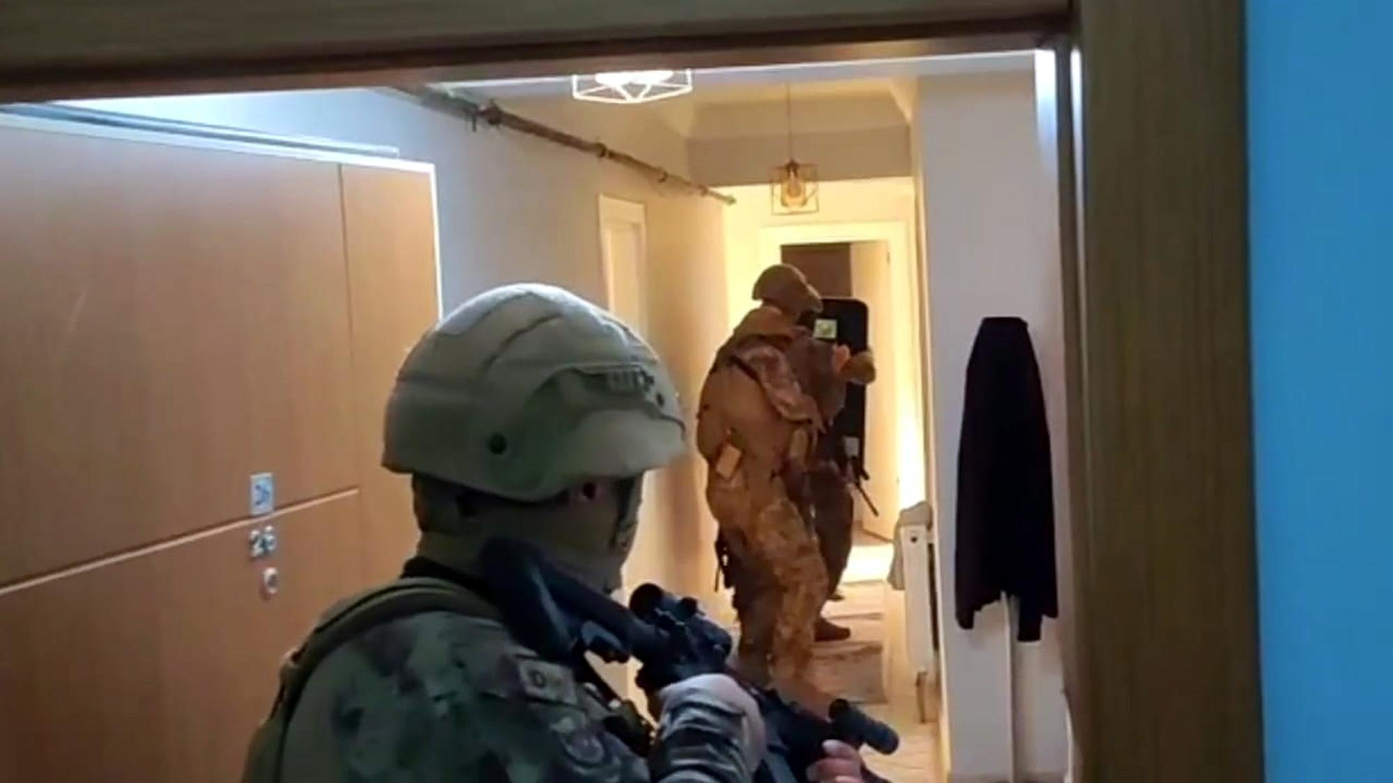5 Adrese Uyuşturucu Operasyonu: 8 Şüpheli Tutuklandı 5 Adrese Uyuşturucu Operasyonu: 8 Şüpheli Tutuklandı