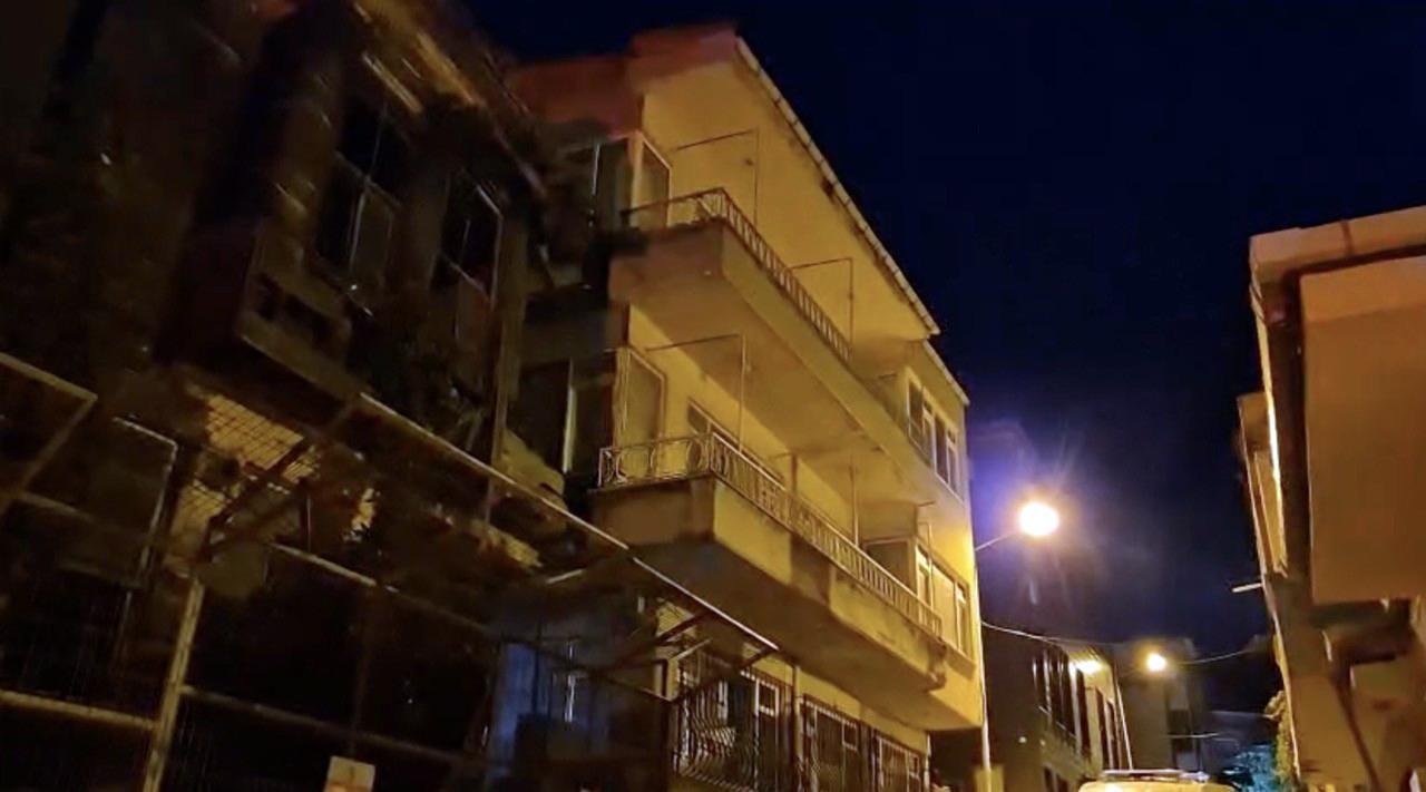 Tekirdağ’da çökme riski taşıyan metruk binanın bitişiğindeki apartman boşaltıldı | Çorlu’da Haber Tekirdağ’da çökme riski taşıyan metruk binanın bitişiğindeki apartman boşaltıldı | Çorlu’da Haber
