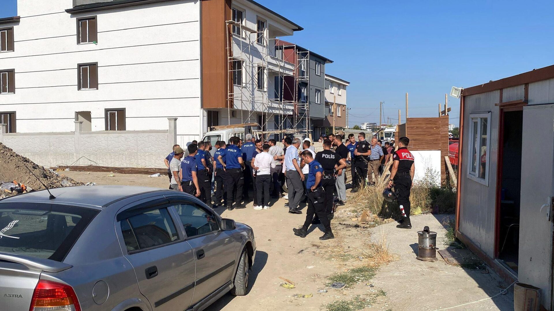 Tekirdağ’da inşaat işçilerinin ‘park yeri’ kavgası; 1’i polis, 3 yaralı | Çorlu’da Haber Tekirdağ’da inşaat işçilerinin ‘park yeri’ kavgası; 1’i polis, 3 yaralı | Çorlu’da Haber