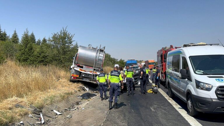 Tekirdağ’da kamyon ile otomobil çarpıştı: 4 ölü | Çorlu’da Haber