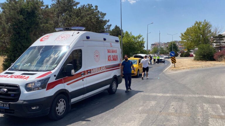 Otomobilin Arkadan Çarptığı Taksi Sürücüsü Yaralandı
