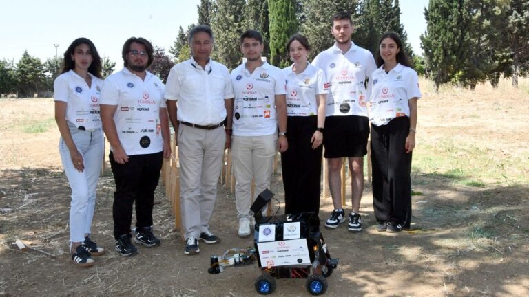 Üniversite Öğrencilerinin Geliştirdiği ‘Tarımın Kartalı’ robotu, Avrupa’dan Birincilikle Döndü