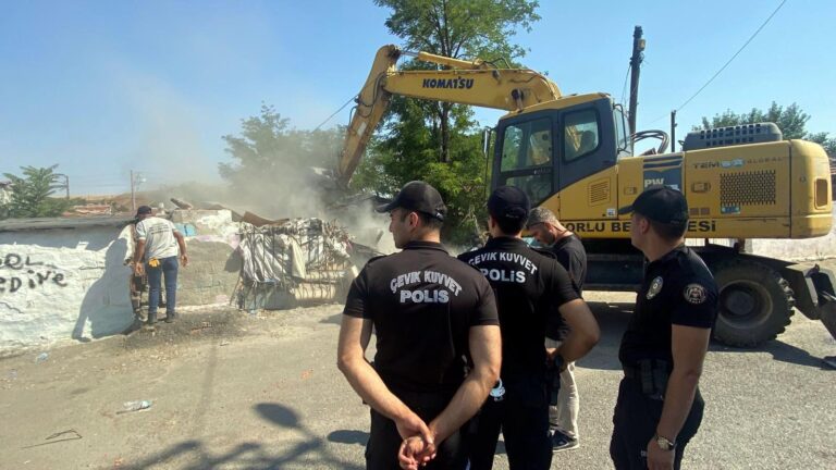 Uyuşturucu Satıldığı Belirlenen 7 Metruk Bina Yıkıldı