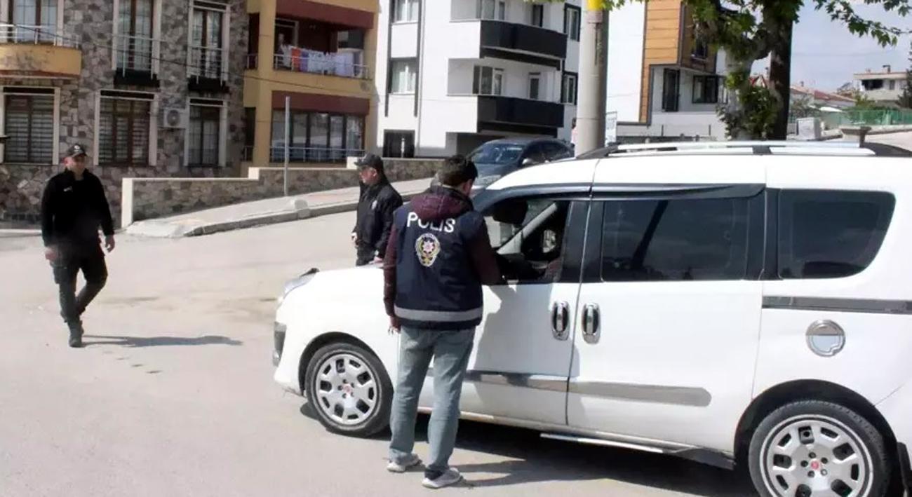 Edirne’de 8 yıl 9 ay hapis cezasıyla aranan hükümlü yakalandı Edirne’de 8 yıl 9 ay hapis cezasıyla aranan hükümlü yakalandı