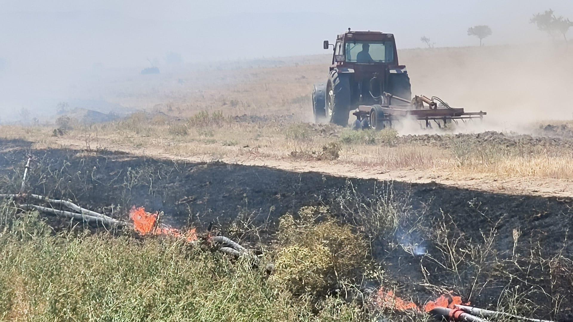 Edirne’de anız yangınında 2 bin 500 metre sulama borusu kullanılamaz hale geldi Edirne’de anız yangınında 2 bin 500 metre sulama borusu kullanılamaz hale geldi
