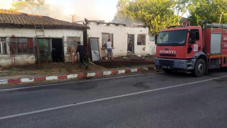 Edirne’de çıkan yangında bir ev yandı, iki yapı hasar gördü