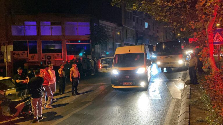 Sürücüsü kaçan otomobil, 4 araca çarptı; 2 yaralı | Çorlu’da Haber