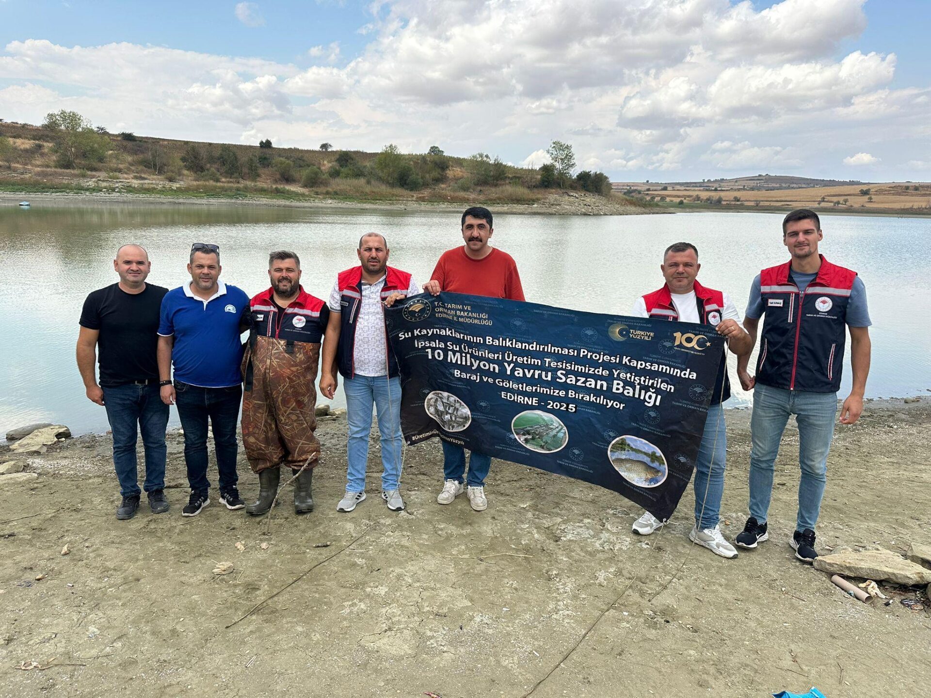 Tekirdağ’da 975 bin 440 pullu sazan yavrusu göletlere bırakıldı Tekirdağ’da 975 bin 440 pullu sazan yavrusu göletlere bırakıldı
