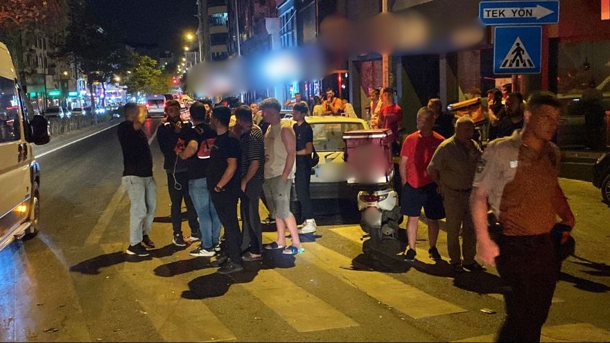 Sürücüsü Kaçan Otomobil, 4 Araca Çarptı; 2 Yaralı Sürücüsü Kaçan Otomobil, 4 Araca Çarptı; 2 Yaralı