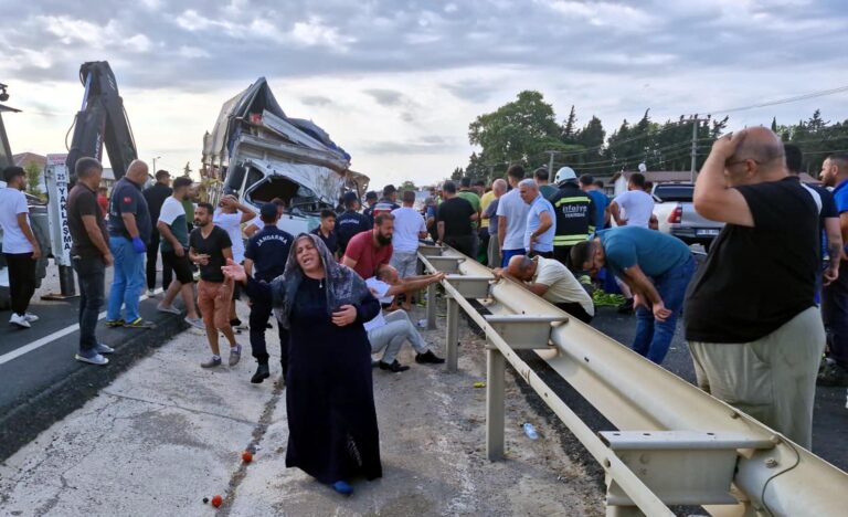 Tekirdağ’da kamyon devrildi; 3 kardeşten 1’i öldü, diğerleri yaralı | Çorlu’da Haber