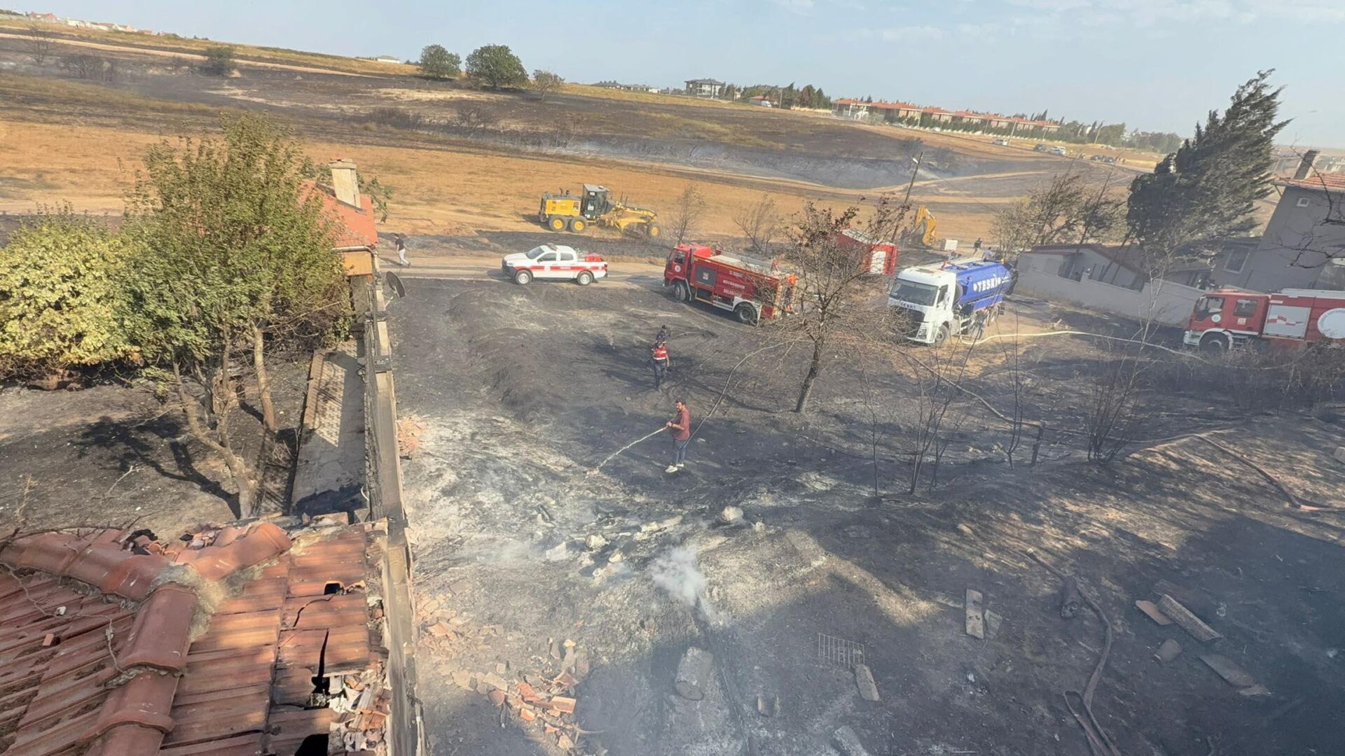 Tekirdağ’da ot yangınında alevler evlere sıçradı | Çorlu’da Haber Tekirdağ’da ot yangınında alevler evlere sıçradı | Çorlu’da Haber