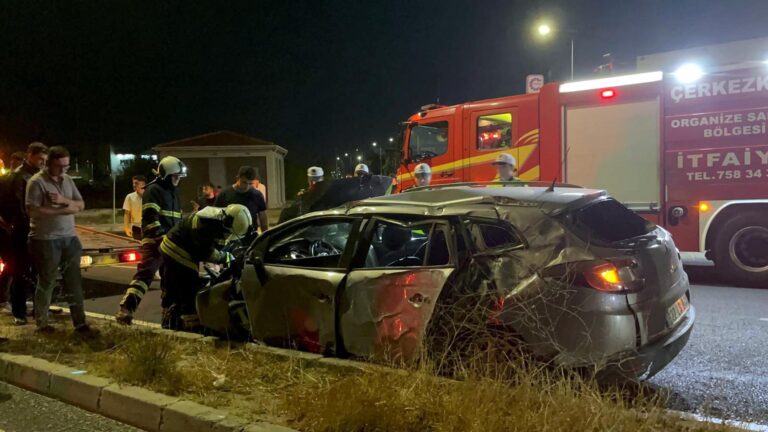 Tekirdağ’da otomobil, aydınlatma direğine çarptı: 1 ölü, 2 yaralı | Çorlu’da Haber