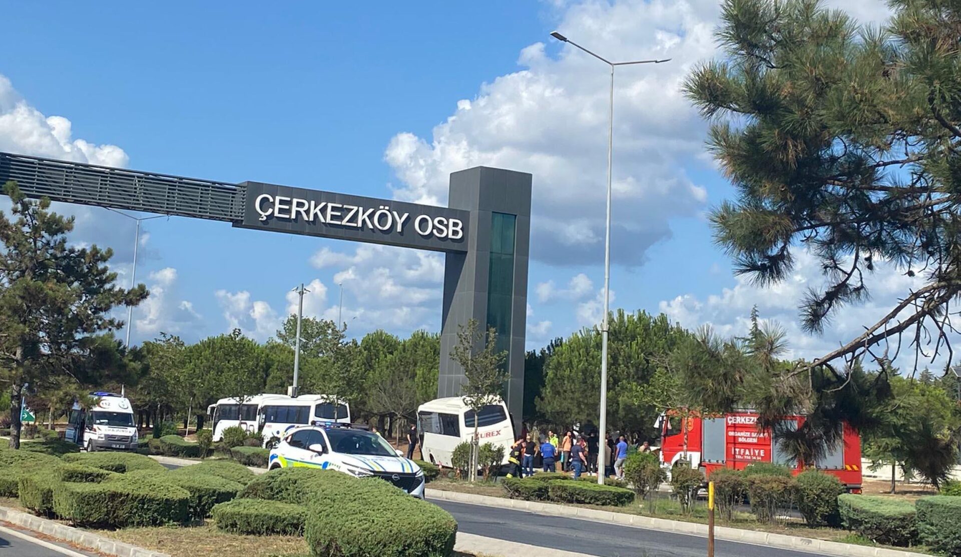 Tekirdağ’da servis midibüsü, OSB’nin tabela direğine çarptı; 19 yaralı | Çorlu’da Haber_688d0bc6611c2.jpeg