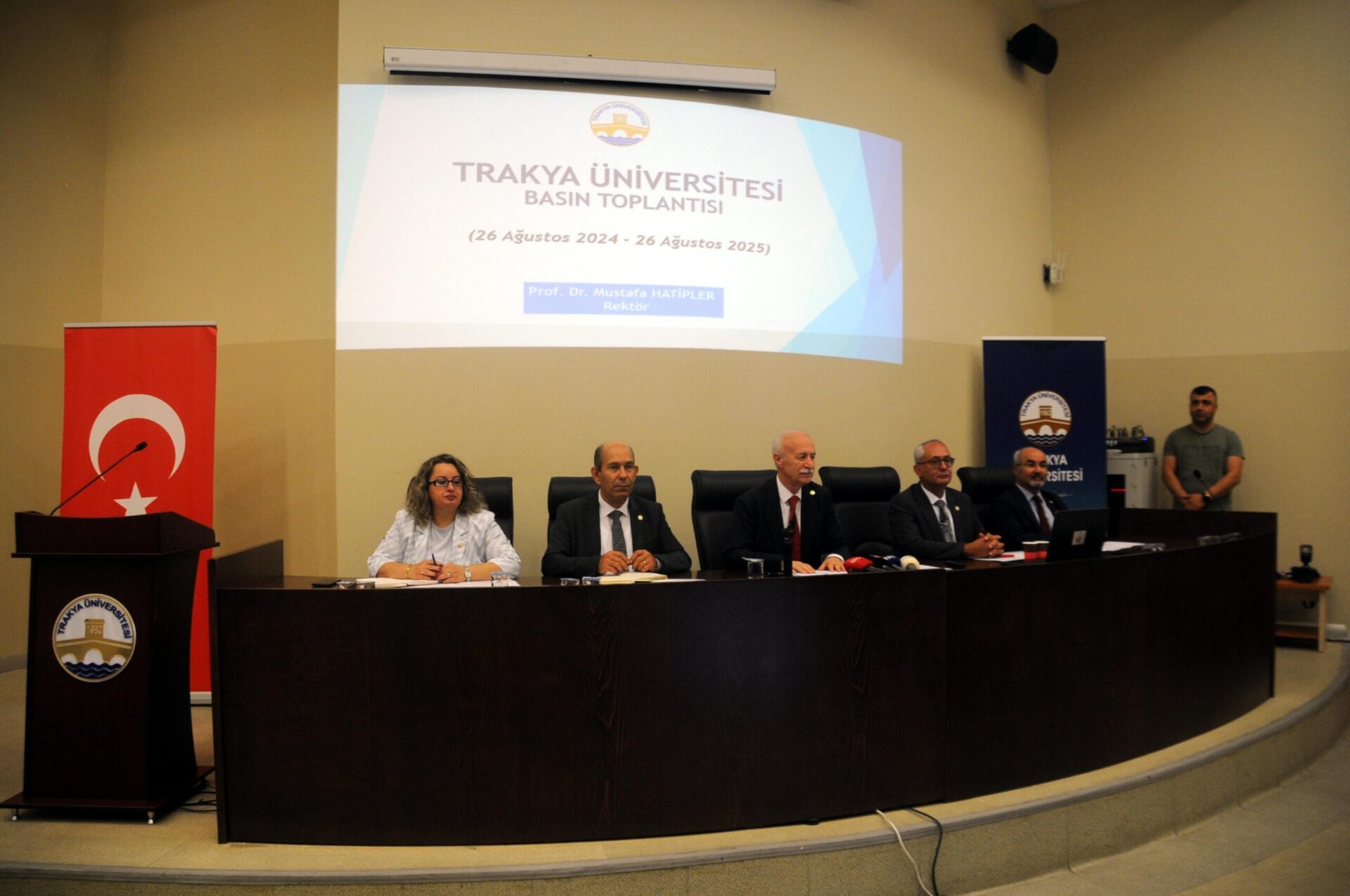 Trakya Üniversitesi’nde kampüs yolu, araçların transit geçişine kapanıyor Trakya Üniversitesi’nde kampüs yolu, araçların transit geçişine kapanıyor