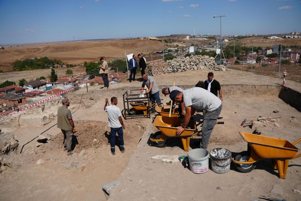 Çorlu Kalesi’ndeki Kazı Çalışmaları Hızla İlerliyor Çorlu Kalesi’ndeki Kazı Çalışmaları Hızla İlerliyor