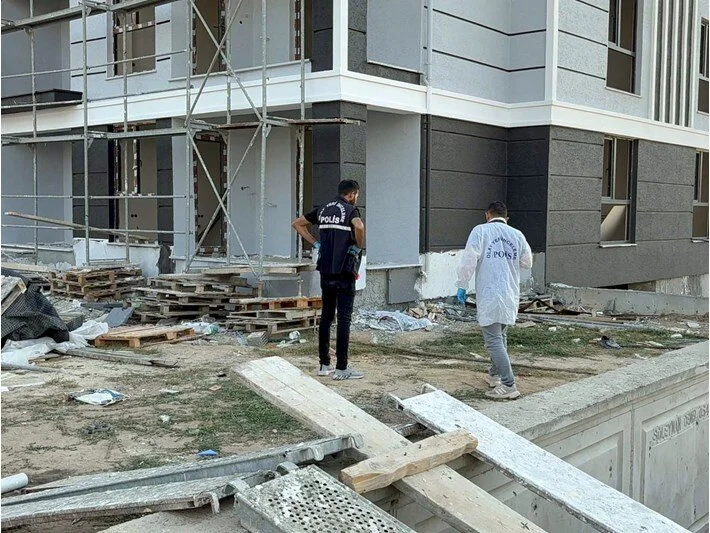 İnşaatta Boya Yapan İşçi, 4’üncü Kattan Düşüp Öldü