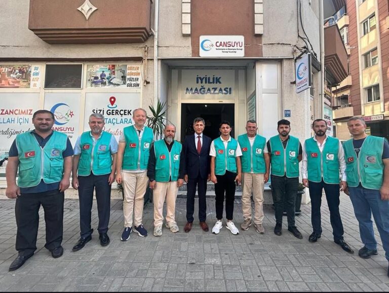 KAYMAKAM ERTEN CANSUYU İYİLİK MAĞAZASINI ZİYARET ETTİ
