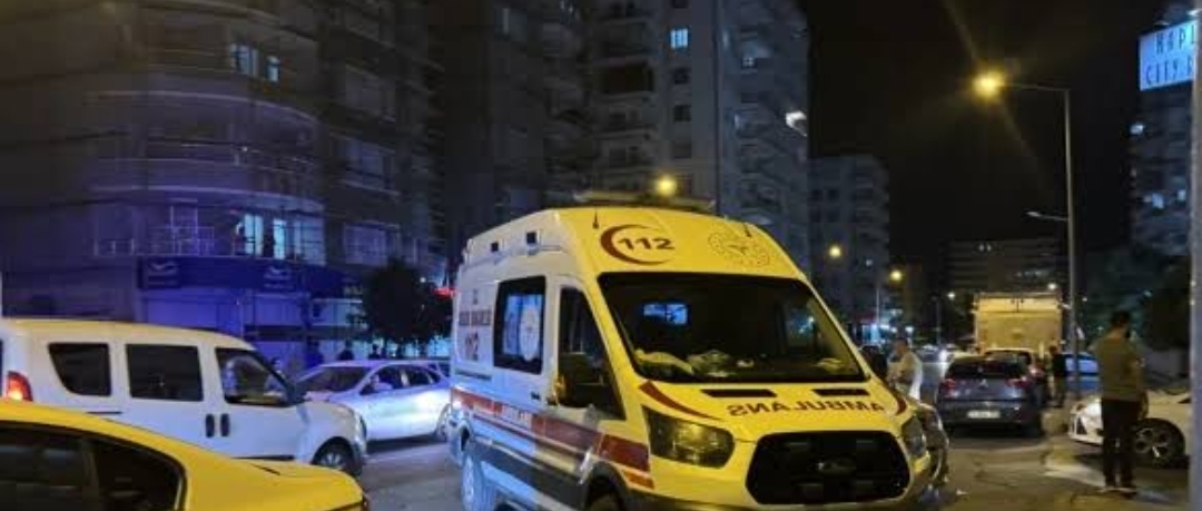 Yola Dökülen Yağ Nedeniyle Kayıp Devrilen Motosikletin Sürücüsü Yaralandı Yola Dökülen Yağ Nedeniyle Kayıp Devrilen Motosikletin Sürücüsü Yaralandı