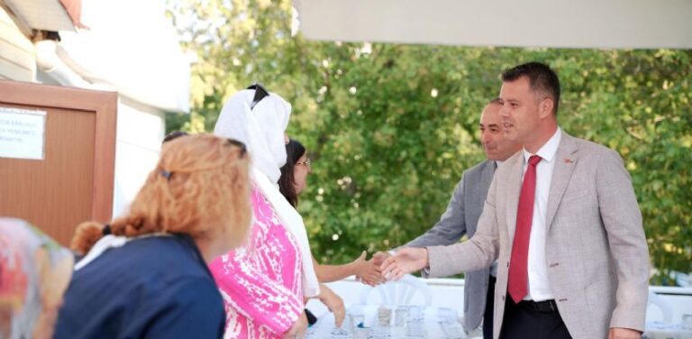 Başkan Sarıkurt, Hanımeli Çarşısı`nın Emektar Kadınlarıyla Buluştu