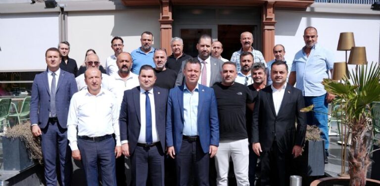 Başkan Sarıkurt, M Plakalı Şoför Esnafıyla Bir Araya Geldi