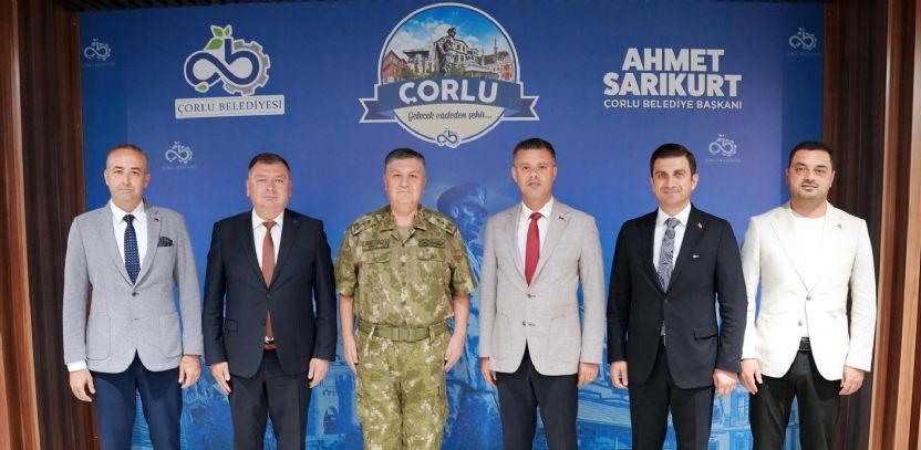 Çorlu 5. Kolordu Komutanı Tümgeneral Aksoytürk`ten Başkan Sarıkurt`a İadeiziyaret Çorlu 5. Kolordu Komutanı Tümgeneral Aksoytürk`ten Başkan Sarıkurt`a İadeiziyaret
