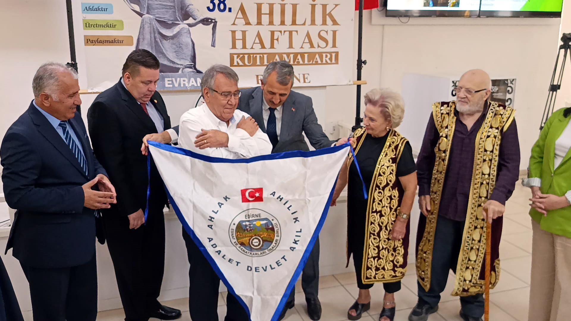 Edirne’de yılın ahisine geleneksel ‘şed kuşanma’ töreni Edirne’de yılın ahisine geleneksel ‘şed kuşanma’ töreni