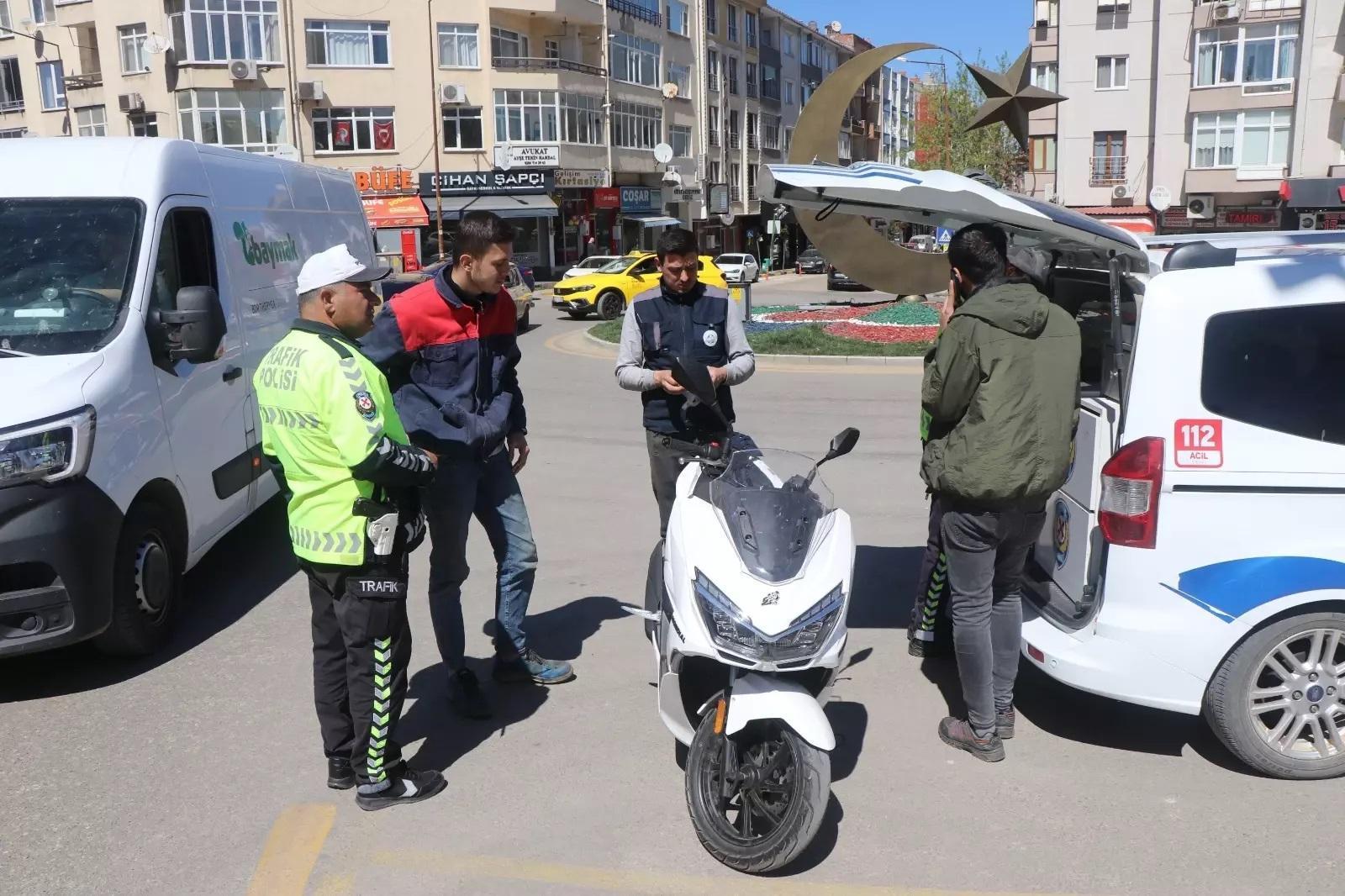 Keşan’da polisten şok uygulama: 4 gözaltı Keşan’da polisten şok uygulama: 4 gözaltı