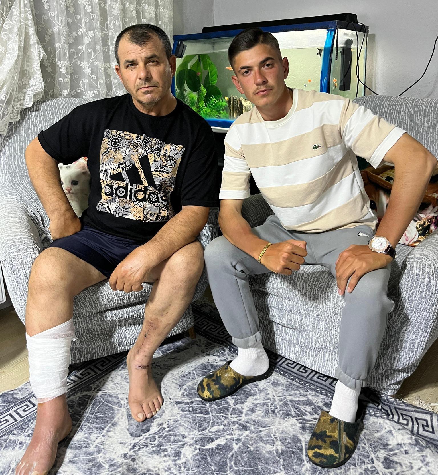 Kıraathanede husumetlilerini vurarak öldüren baba-oğul tutuklandı Kıraathanede husumetlilerini vurarak öldüren baba-oğul tutuklandı