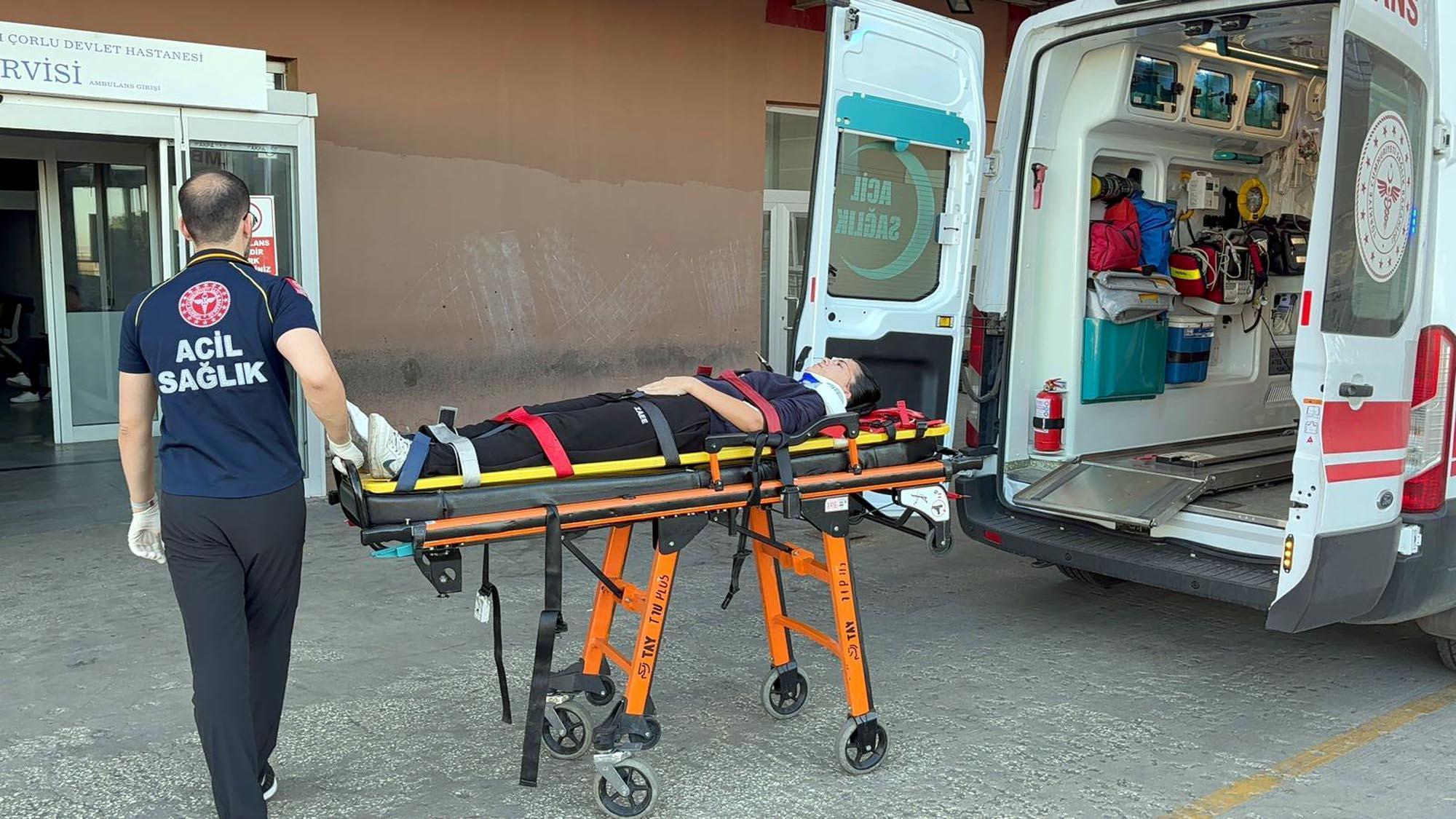 Motosikletin Çarptığı 2 Lise Öğrencisi Yaralandı Motosikletin Çarptığı 2 Lise Öğrencisi Yaralandı