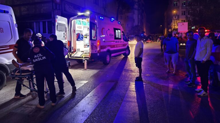 Orduevinin yatakhanesinde çıkan yangında 16 asker dumandan etkilendi