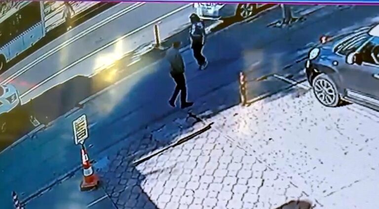 Otomobilin çarptığı yaya yaralandı; kaza kamerada | Çorlu’da Haber