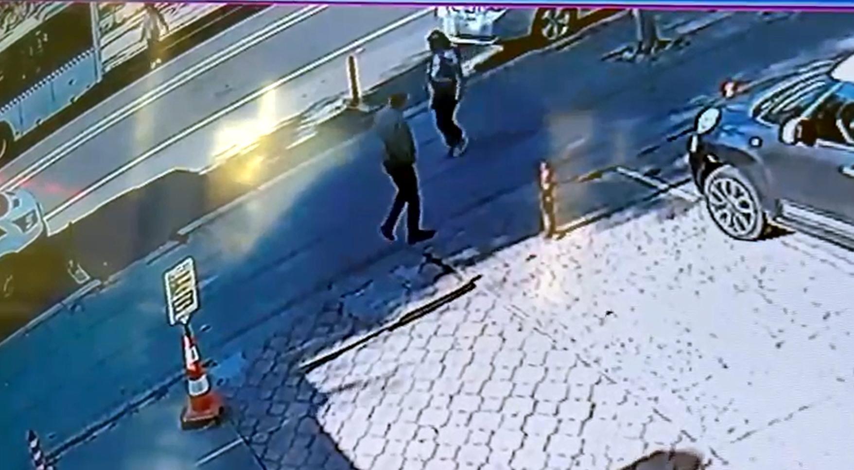 Otomobilin çarptığı yaya yaralandı; kaza kamerada | Çorlu’da Haber Otomobilin çarptığı yaya yaralandı; kaza kamerada | Çorlu’da Haber