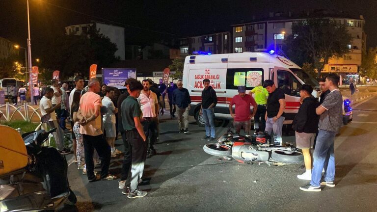 Otomobille Çarpışan Motosiklet Sürücüsü Yaralandı