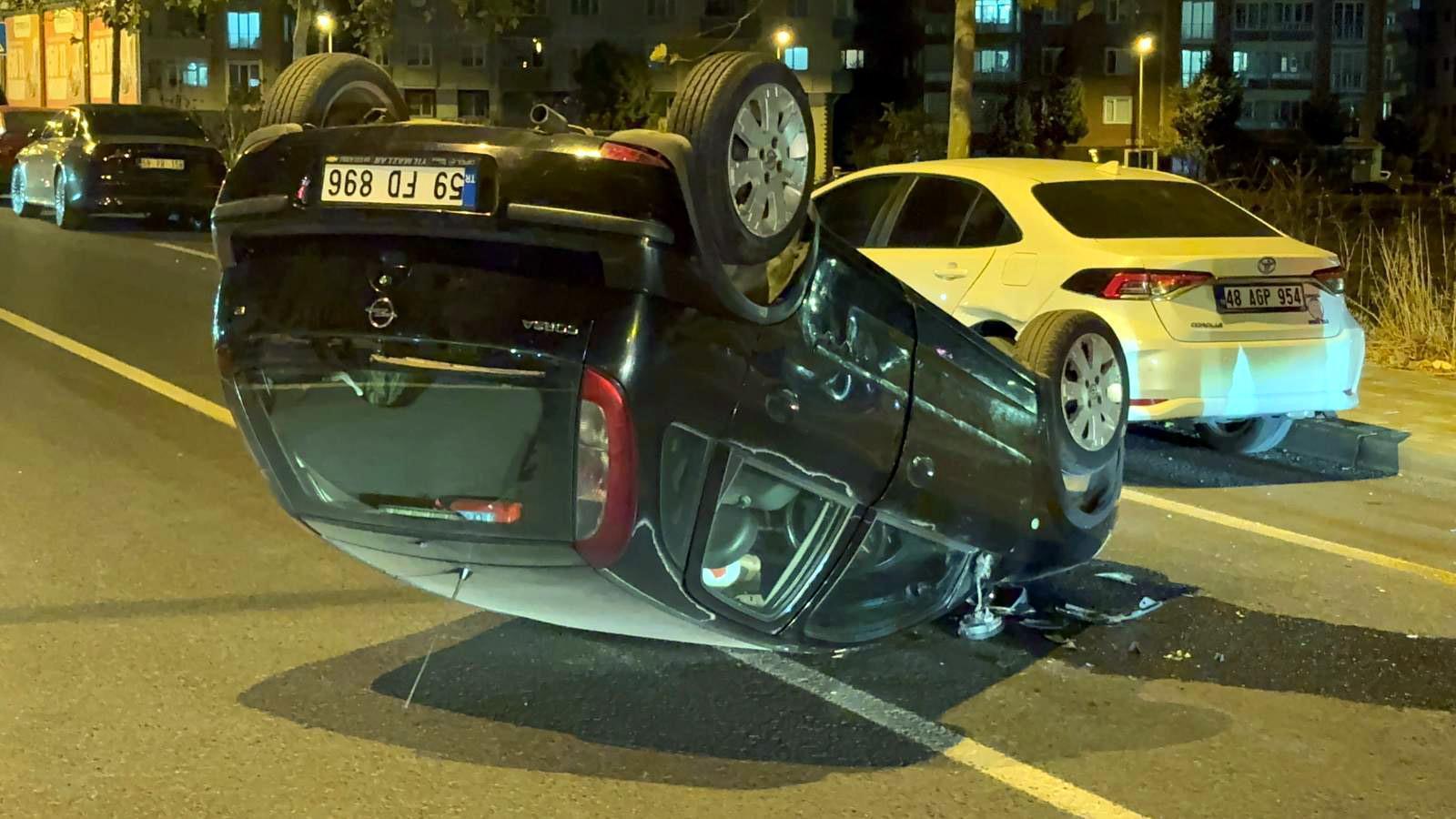 Takla atan otomobilden sürücü, yara almadan çıktı | Çorlu’da Haber Takla atan otomobilden sürücü, yara almadan çıktı | Çorlu’da Haber