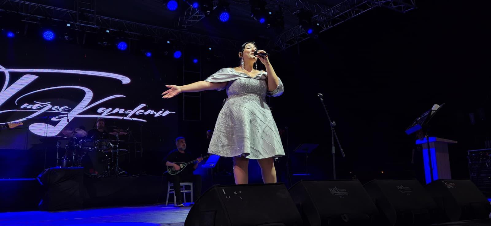 Tuğçe Kandemir, Edirne’deki çeltik festivalinde konser verdi Tuğçe Kandemir, Edirne’deki çeltik festivalinde konser verdi