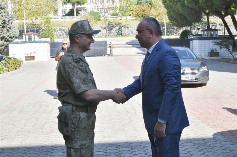 Vali Soytürk Garnizon Komutanı Yörüyüş’e İade-i Ziyarette Bulundu Vali Soytürk Garnizon Komutanı Yörüyüş’e İade-i Ziyarette Bulundu