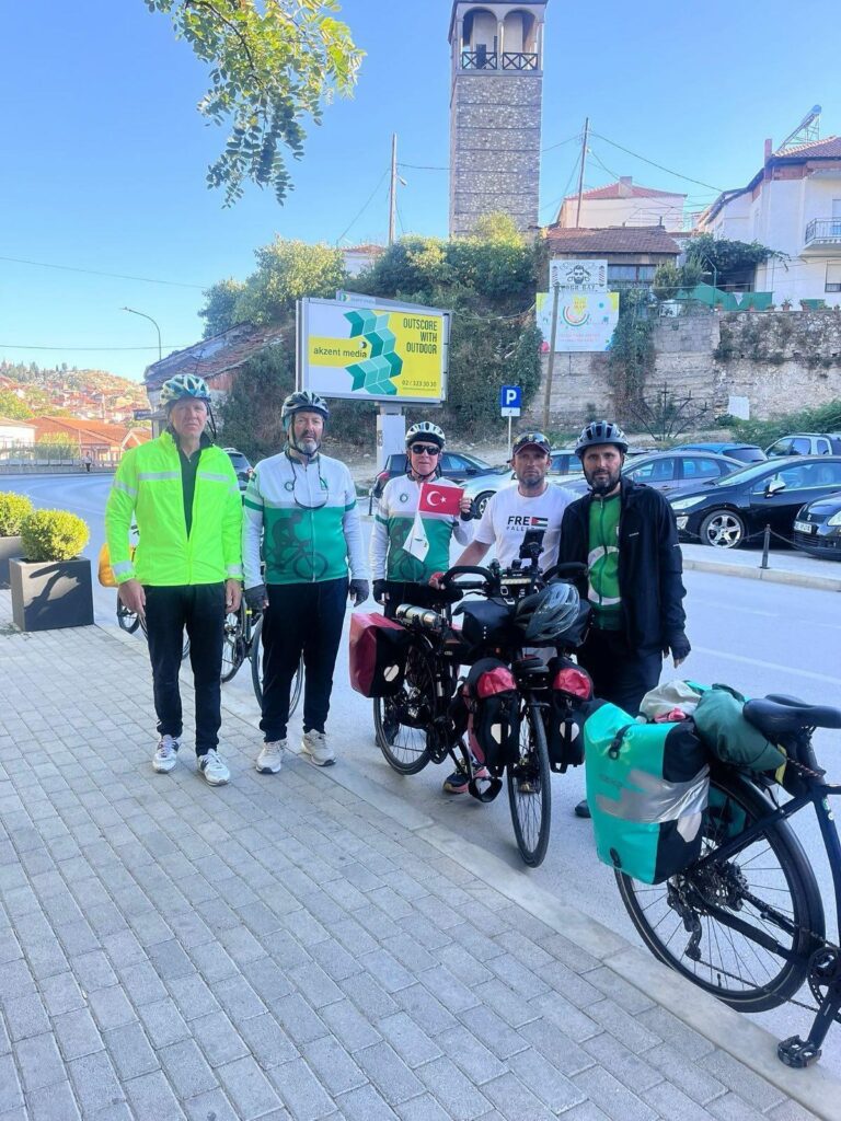 Yeşilay gönüllüleri bağımlılıkla mücadele için 500 kilometre pedal çevirdi