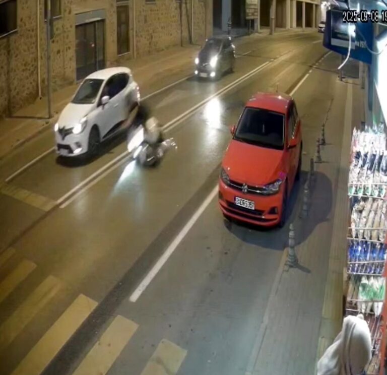 Yola dökülen yağ nedeniyle kayıp devrilen motosikletin sürücüsü yaralandı | Çorlu’da Haber