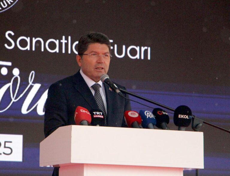 Bakan Tunç: Alıkoyduğunuz insan hakları savunucularını serbest bırakmanız gerekir