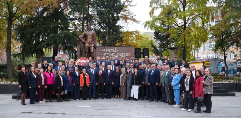Başkan Sarıkurt`tan Demokrasinin Temel Taşı Muhtarlara Teşekkür Başkan Sarıkurt`tan Demokrasinin Temel Taşı Muhtarlara Teşekkür