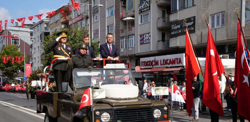Başkan Sarıkurt`tan Kurtuluş Bayramı Kutlaması Başkan Sarıkurt`tan Kurtuluş Bayramı Kutlaması