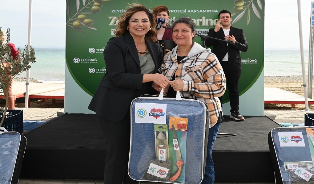 BÜYÜKŞEHİR’DEN ZEYTİN ÜRETİCİLERİNE CANDAN DESTEK BÜYÜKŞEHİR’DEN ZEYTİN ÜRETİCİLERİNE CANDAN DESTEK