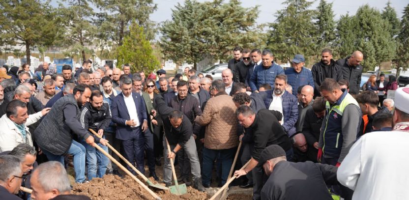 Çorlu Belediye Başkanı Ahmet Sarıkurt`un Acı Günü Çorlu Belediye Başkanı Ahmet Sarıkurt`un Acı Günü
