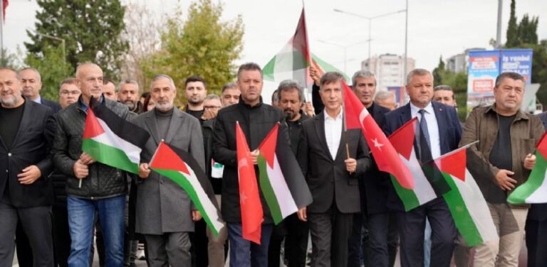 Çorlu`da Gazze Kararlılık Yürüyüşü Düzenlendi