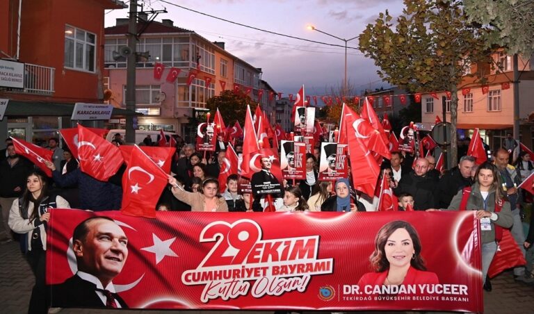 CUMHURİYET COŞKUSU KARACAKILAVUZ’DAN YÜKSELDİ
